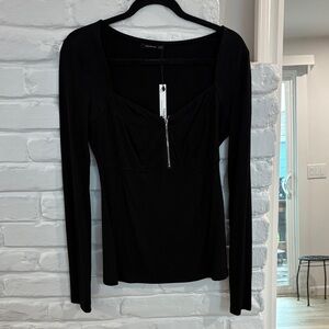 BLACK LONGSLEEVE TOP